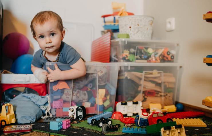 bambino giocattoli in scatole di plastica